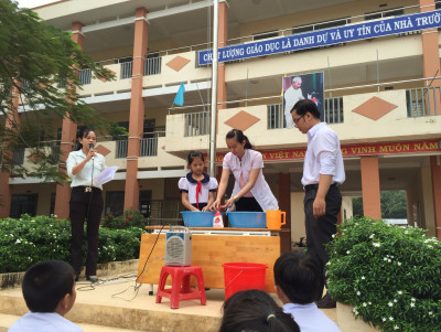 Hình ảnh tuyên truyền 6 bước rửa tay cho HS ở Trường TH Bến Súc