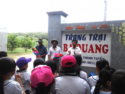 HOẠT ĐỘNG TRẢI NGHIỆM SÁNG TẠO THAM QUAN NÔNG TRẠI  BA QUANG