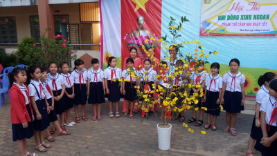 Hội thi Nhi Đồng xinh ngoan và trang trí cây mai ngày tết