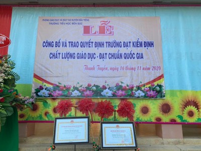 Lễ công công bố Quyết định và trao Bằng công nhận Trường Tiểu học Bến Súc đạt tiêu chuẩn chất lượng giáo dục, đạt chuẩn quốc gia.