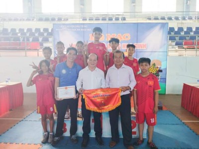 Trao thưởng Hội khỏe phù đổng năm học 2022-2023