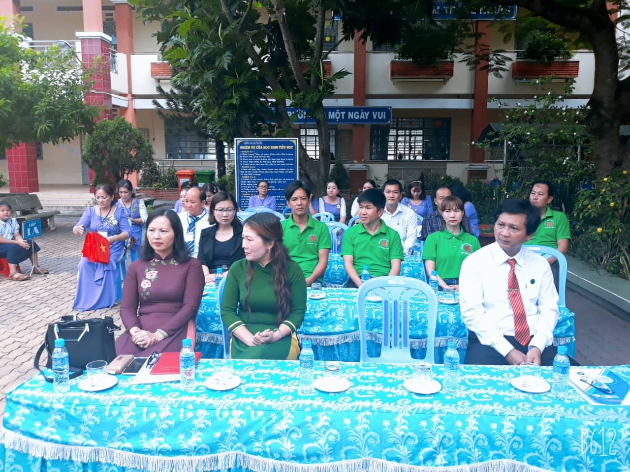 Đại biểu tham dự lễ khai giảng