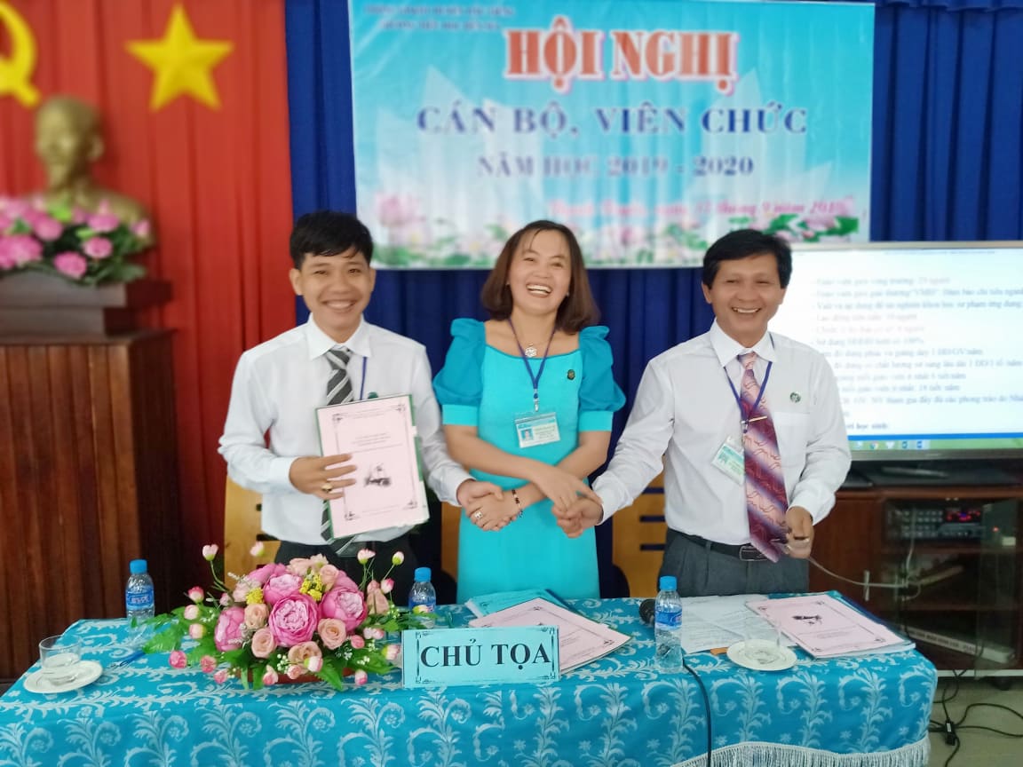Ký giao ước thi đua