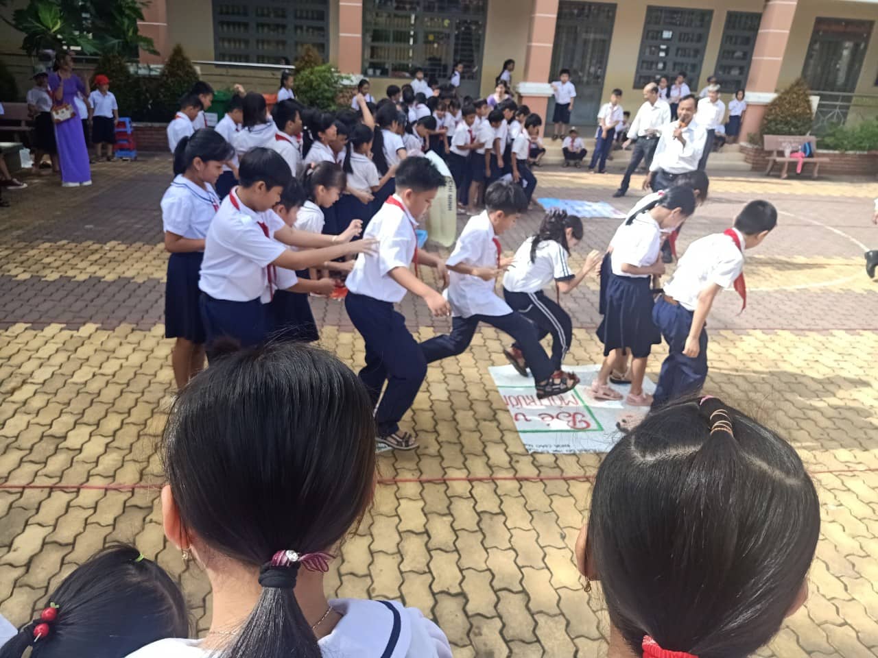 Hoạt động vui chơi của học sinh