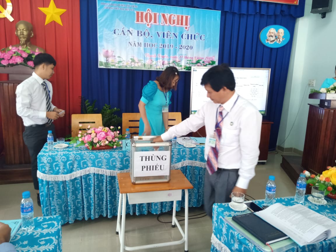 Bỏ phiếu bầu TTND